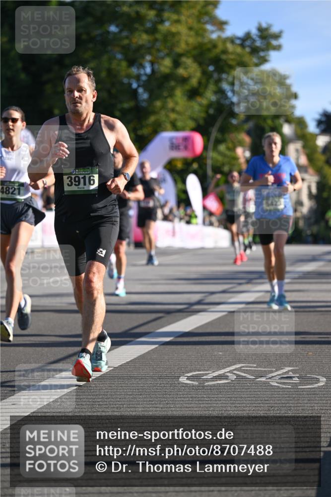 07.09.2025 - BARMER Alsterlauf Dr. Thomas Lammeyer http://msf.ph/oto/8707488 07.09.2025 09:27:54 Laufen 4821, 6, 3916, 5424 meine-sportfotos.de