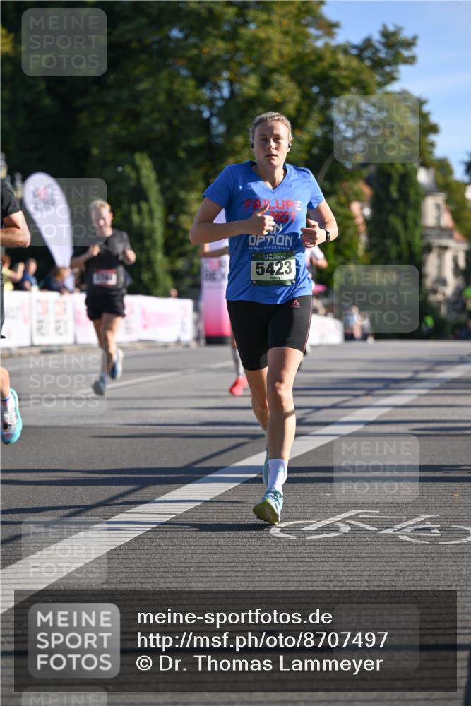 07.09.2025 - BARMER Alsterlauf Dr. Thomas Lammeyer http://msf.ph/oto/8707497 07.09.2025 09:27:56 Laufen 5423 meine-sportfotos.de