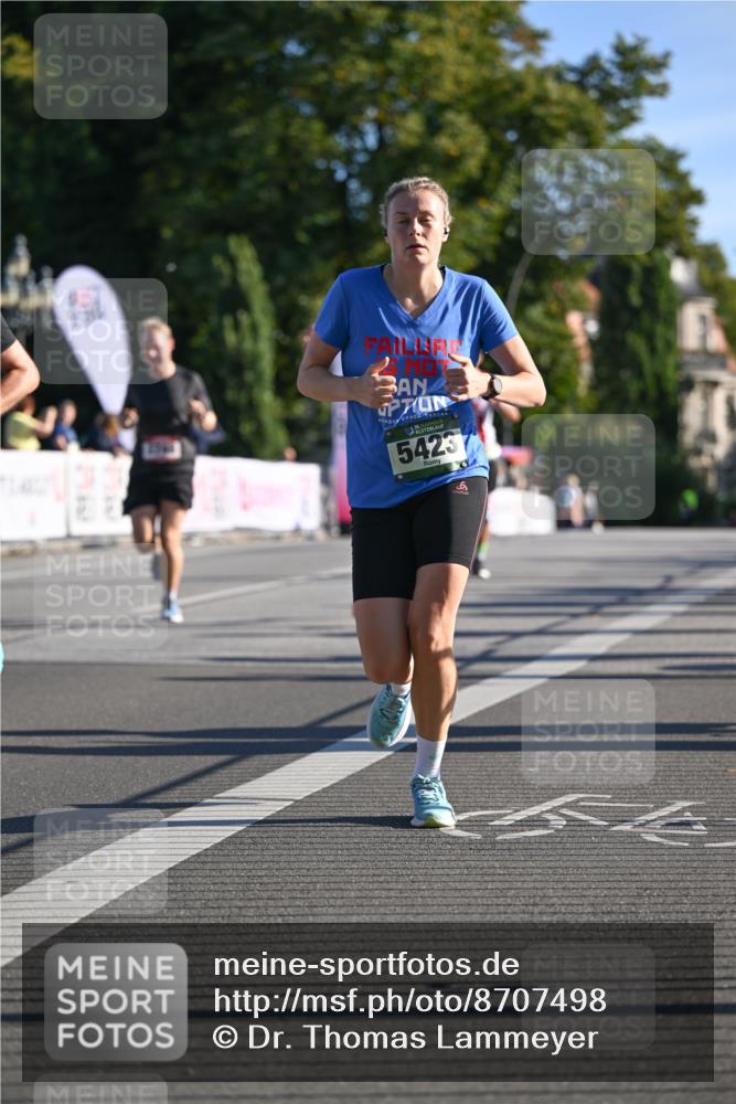 07.09.2025 - BARMER Alsterlauf Dr. Thomas Lammeyer http://msf.ph/oto/8707498 07.09.2025 09:27:56 Laufen 5423 meine-sportfotos.de