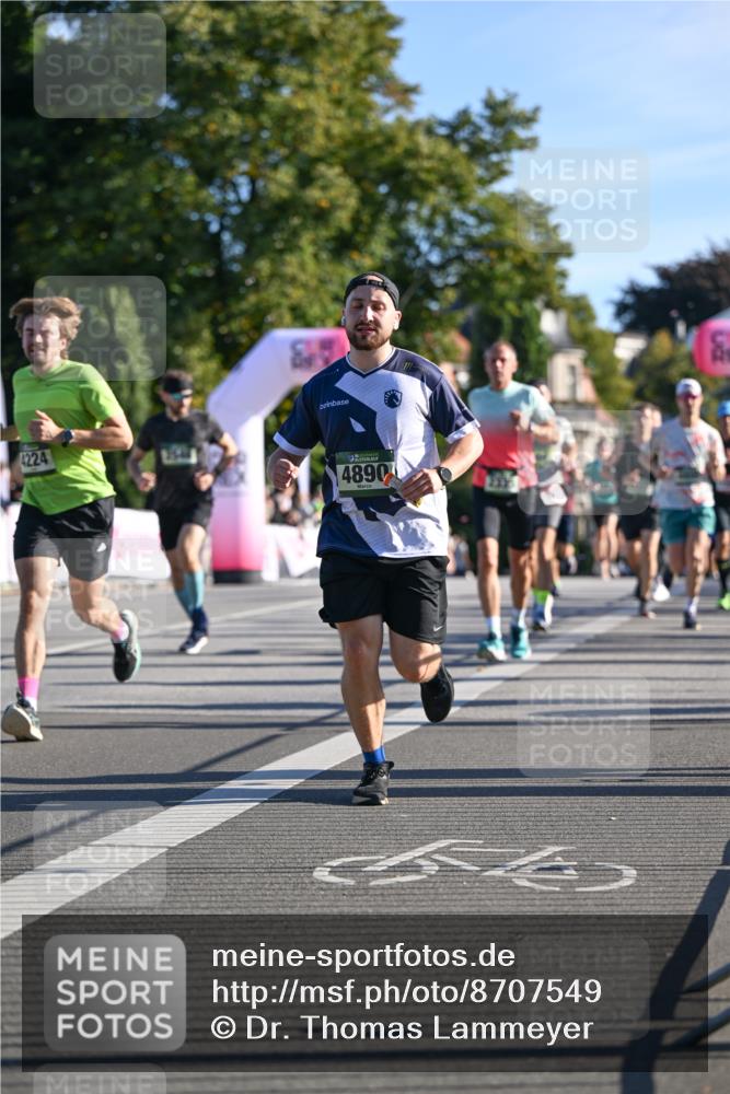 07.09.2025 - BARMER Alsterlauf Dr. Thomas Lammeyer http://msf.ph/oto/8707549 07.09.2025 09:28:06 Laufen 4224, 4890 meine-sportfotos.de