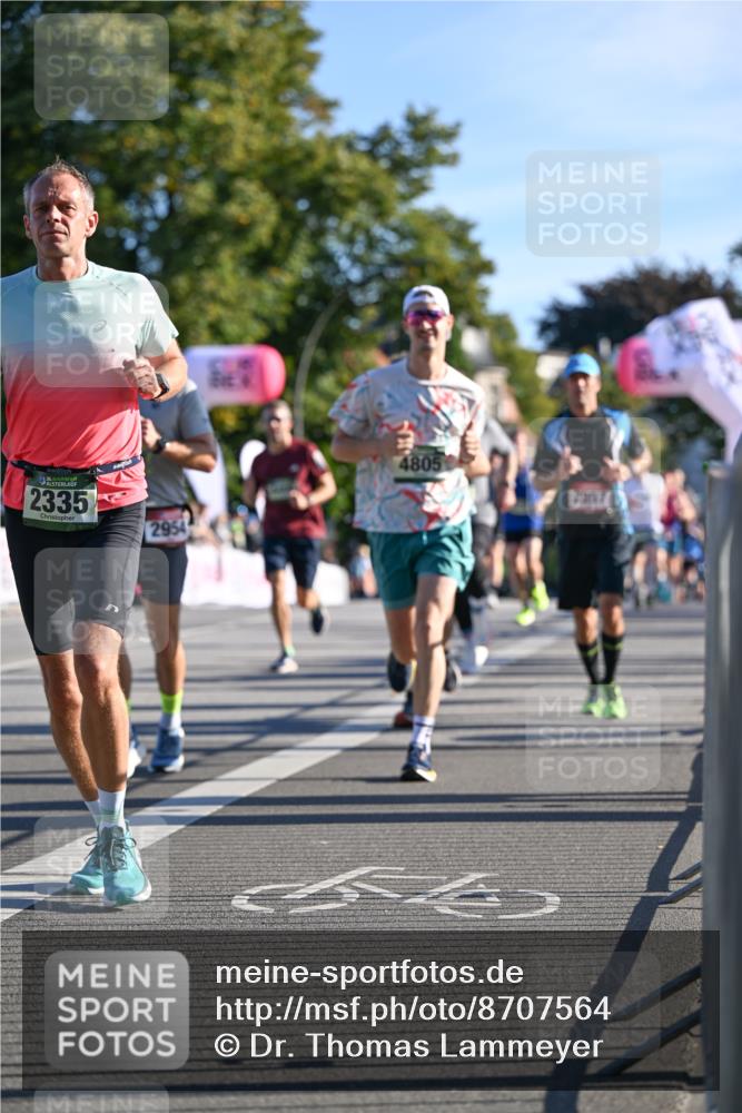 07.09.2025 - BARMER Alsterlauf Dr. Thomas Lammeyer http://msf.ph/oto/8707564 07.09.2025 09:28:09 Laufen 136, 2335, 2954, 4805, 2367 meine-sportfotos.de