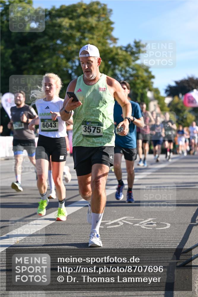 07.09.2025 - BARMER Alsterlauf Dr. Thomas Lammeyer http://msf.ph/oto/8707696 07.09.2025 09:28:37 Laufen 6043, 36, 3575 meine-sportfotos.de