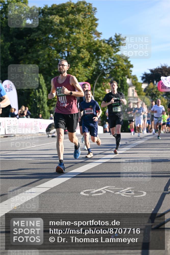 07.09.2025 - BARMER Alsterlauf Dr. Thomas Lammeyer http://msf.ph/oto/8707716 07.09.2025 09:28:40 Laufen 39, 4098, 5724, 59 meine-sportfotos.de