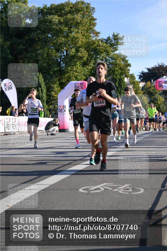 07.09.2025 - BARMER Alsterlauf Dr. Thomas Lammeyer http://msf.ph/oto/8707740 07.09.2025 09:28:44 Laufen 4358, 5044, 6298, 602, 2541, 54 meine-sportfotos.de