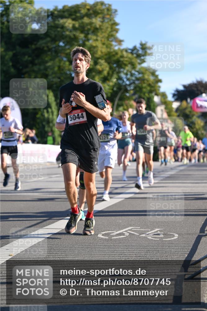 07.09.2025 - BARMER Alsterlauf Dr. Thomas Lammeyer http://msf.ph/oto/8707745 07.09.2025 09:28:45 Laufen 5044 meine-sportfotos.de