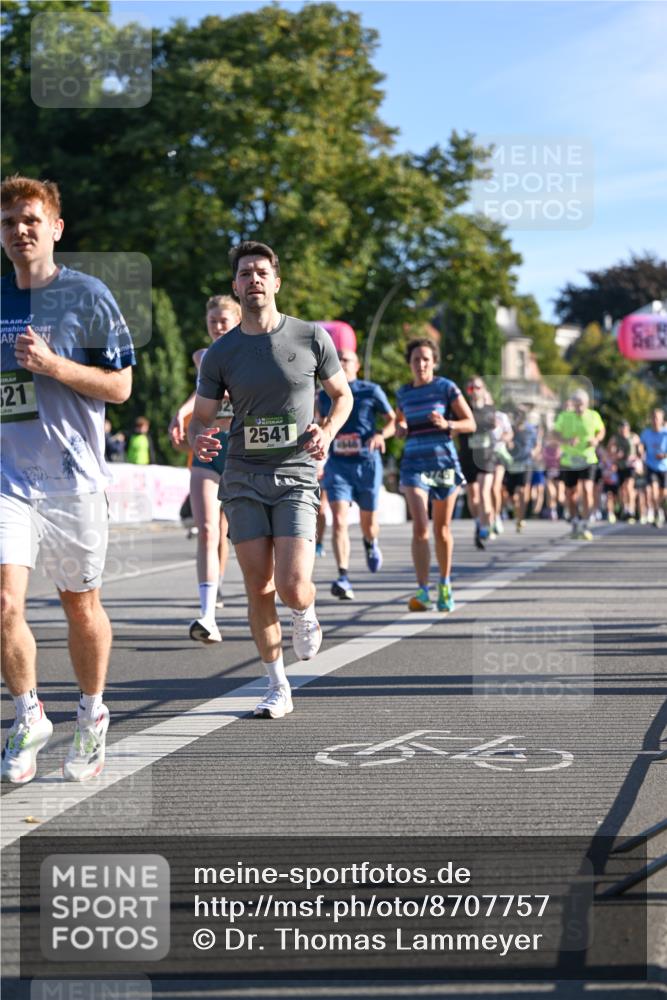 07.09.2025 - BARMER Alsterlauf Dr. Thomas Lammeyer http://msf.ph/oto/8707757 07.09.2025 09:28:47 Laufen 321, 2541 meine-sportfotos.de