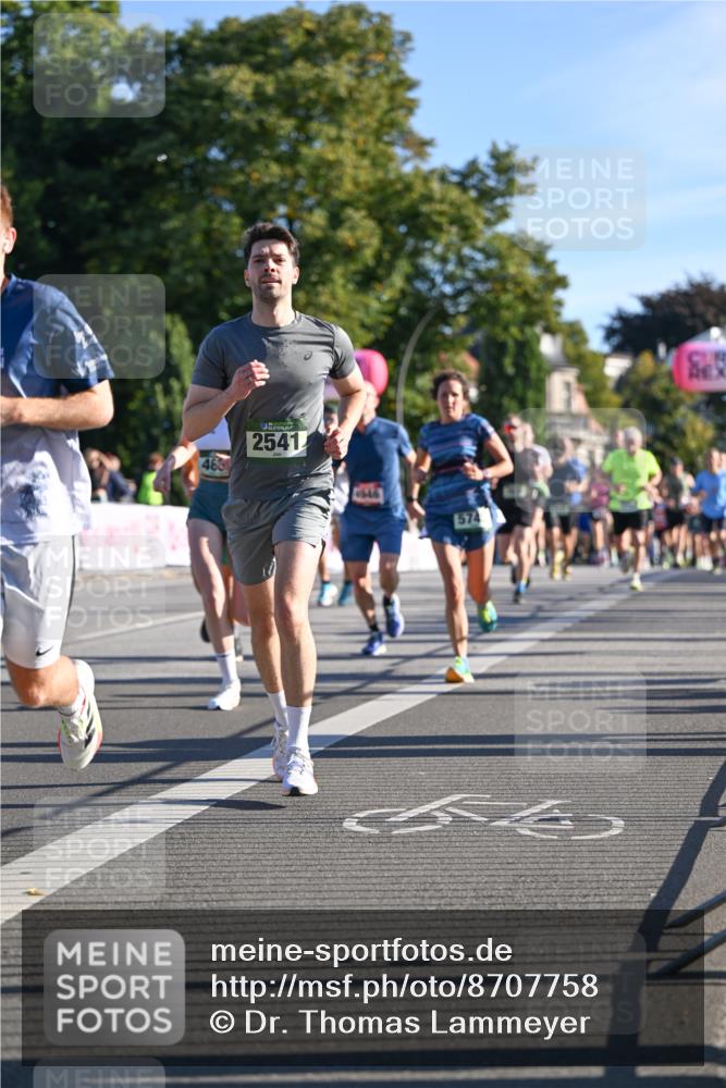 07.09.2025 - BARMER Alsterlauf Dr. Thomas Lammeyer http://msf.ph/oto/8707758 07.09.2025 09:28:47 Laufen 460, 2541, 574 meine-sportfotos.de
