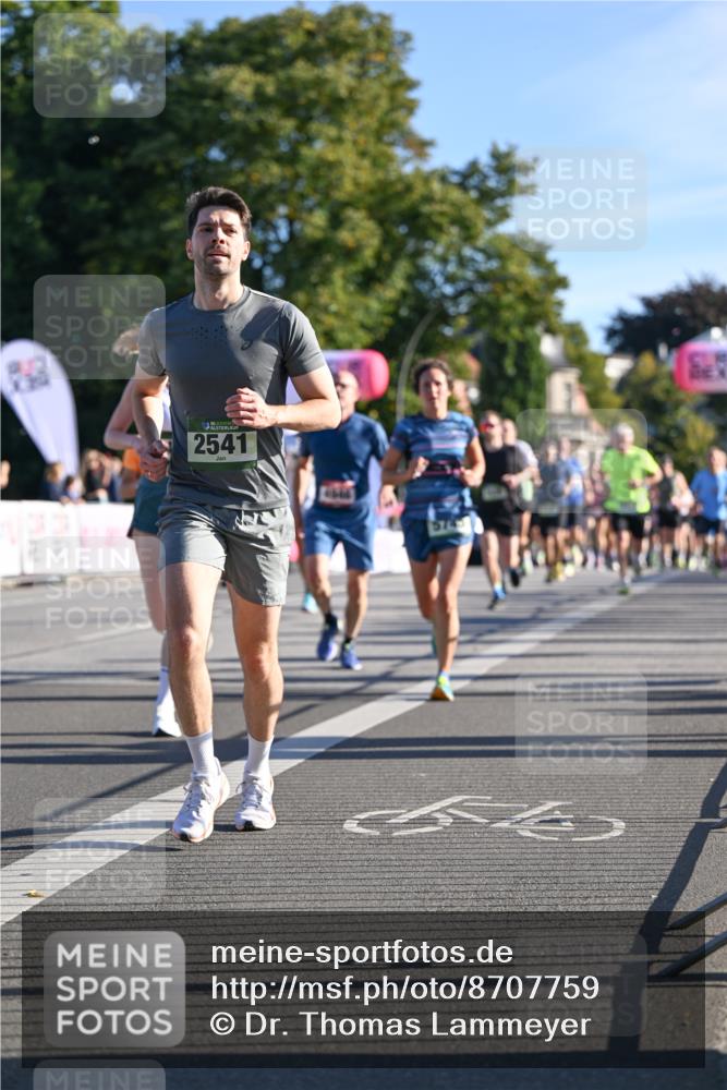 07.09.2025 - BARMER Alsterlauf Dr. Thomas Lammeyer http://msf.ph/oto/8707759 07.09.2025 09:28:47 Laufen 2541 meine-sportfotos.de
