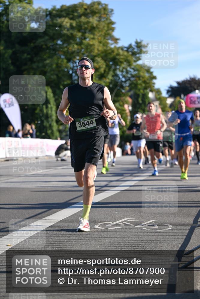 07.09.2025 - BARMER Alsterlauf Dr. Thomas Lammeyer http://msf.ph/oto/8707900 07.09.2025 09:29:10 Laufen 3544 meine-sportfotos.de