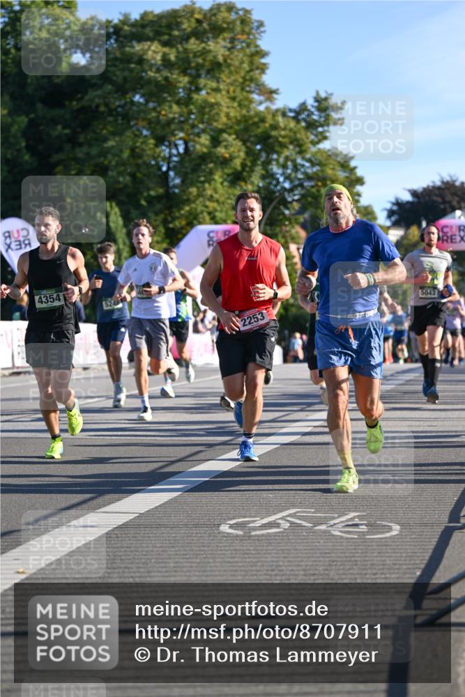 07.09.2025 - BARMER Alsterlauf Dr. Thomas Lammeyer http://msf.ph/oto/8707911 07.09.2025 09:29:12 Laufen 4354, 2253, 5043 meine-sportfotos.de
