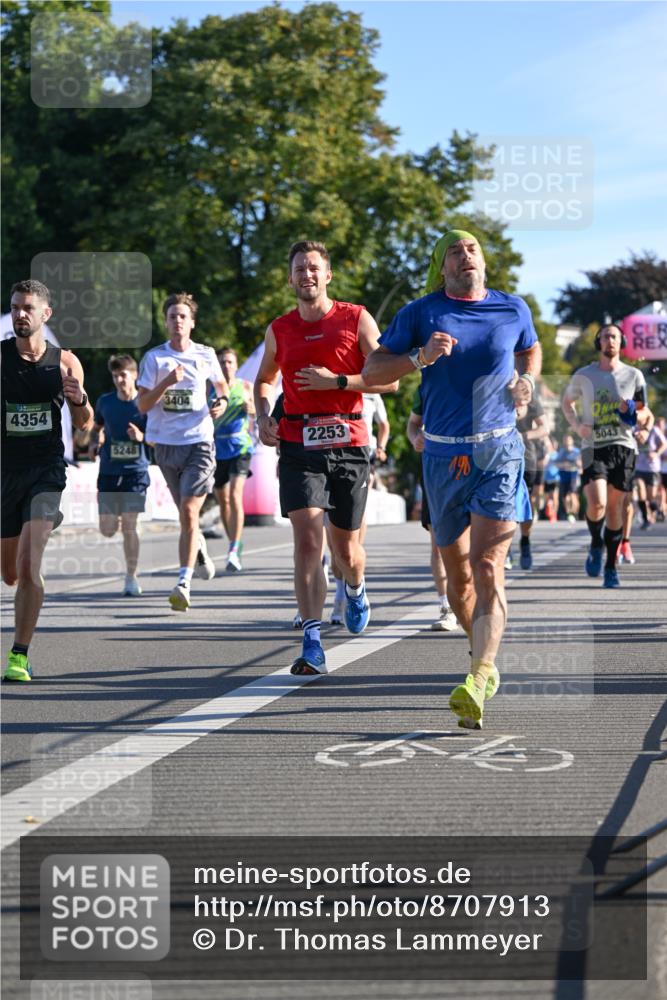 07.09.2025 - BARMER Alsterlauf Dr. Thomas Lammeyer http://msf.ph/oto/8707913 07.09.2025 09:29:13 Laufen 4354, 5248, 3404, 2253, 5043 meine-sportfotos.de