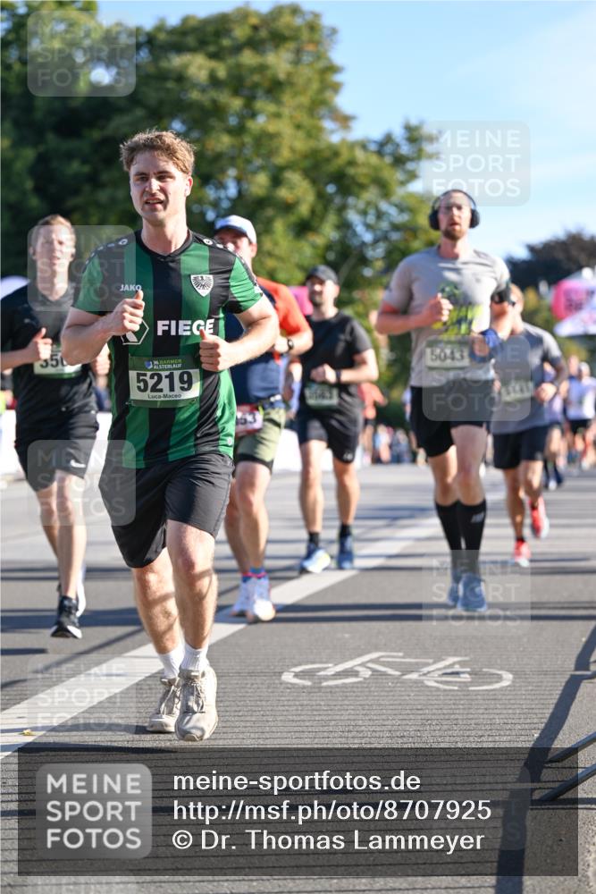 07.09.2025 - BARMER Alsterlauf Dr. Thomas Lammeyer http://msf.ph/oto/8707925 07.09.2025 09:29:15 Laufen 5043, 136, 5219, 554 meine-sportfotos.de