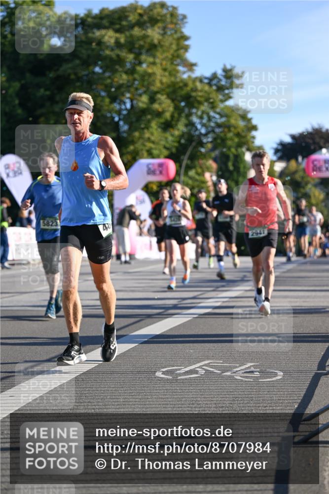 07.09.2025 - BARMER Alsterlauf Dr. Thomas Lammeyer http://msf.ph/oto/8707984 07.09.2025 09:29:25 Laufen 5823, 40, 2941 meine-sportfotos.de