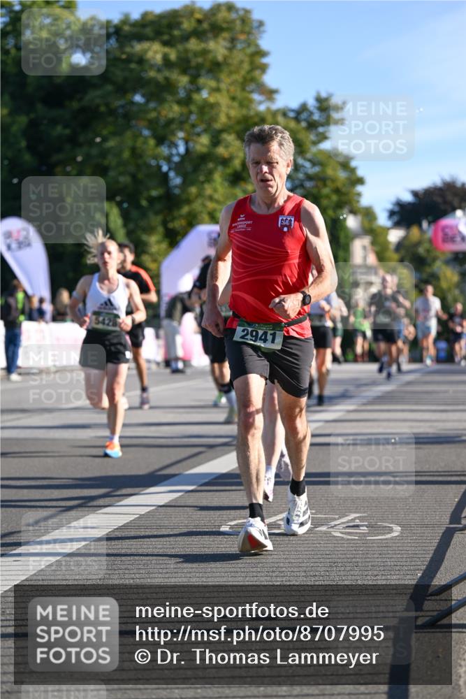 07.09.2025 - BARMER Alsterlauf Dr. Thomas Lammeyer http://msf.ph/oto/8707995 07.09.2025 09:29:27 Laufen 2941 meine-sportfotos.de
