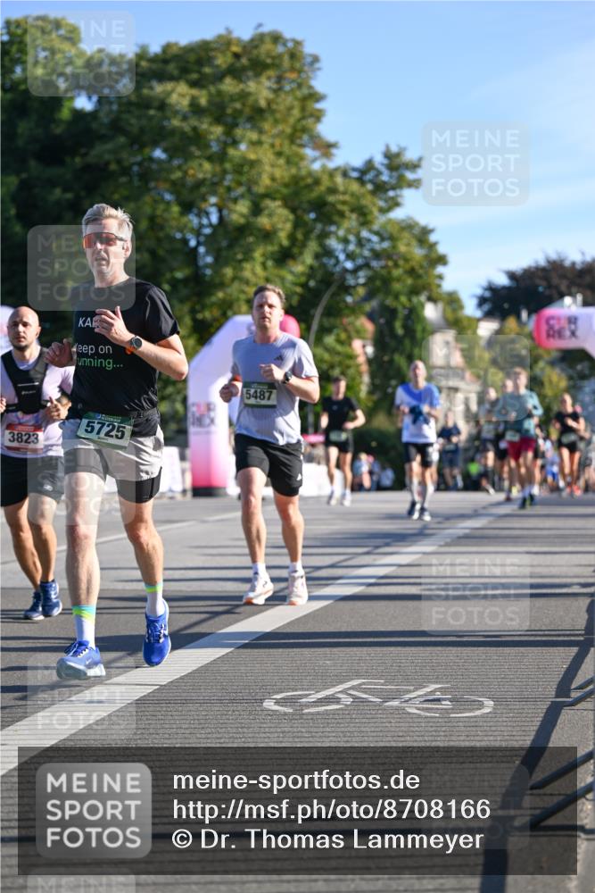 07.09.2025 - BARMER Alsterlauf Dr. Thomas Lammeyer http://msf.ph/oto/8708166 07.09.2025 09:29:58 Laufen 5487, 3823, 5725 meine-sportfotos.de