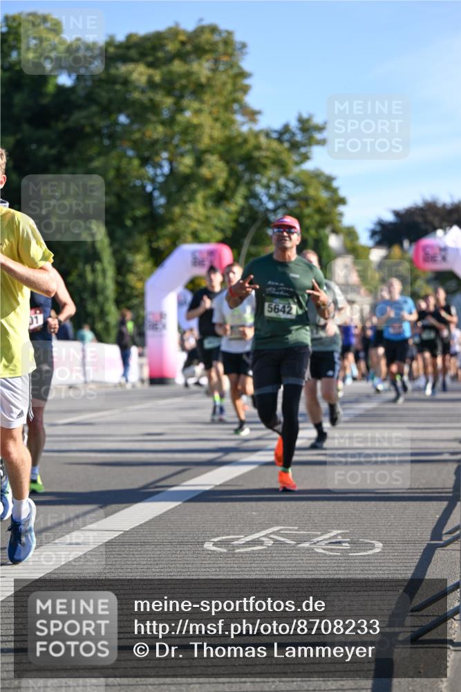 07.09.2025 - BARMER Alsterlauf Dr. Thomas Lammeyer http://msf.ph/oto/8708233 07.09.2025 09:30:09 Laufen 5642 meine-sportfotos.de