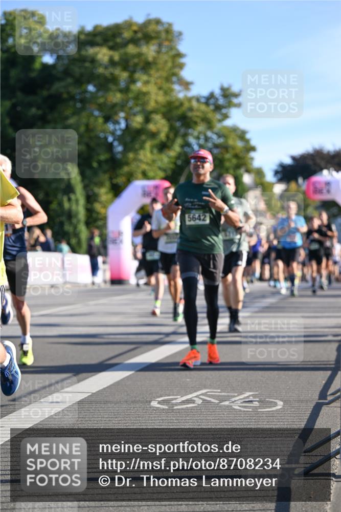 07.09.2025 - BARMER Alsterlauf Dr. Thomas Lammeyer http://msf.ph/oto/8708234 07.09.2025 09:30:09 Laufen 5642 meine-sportfotos.de