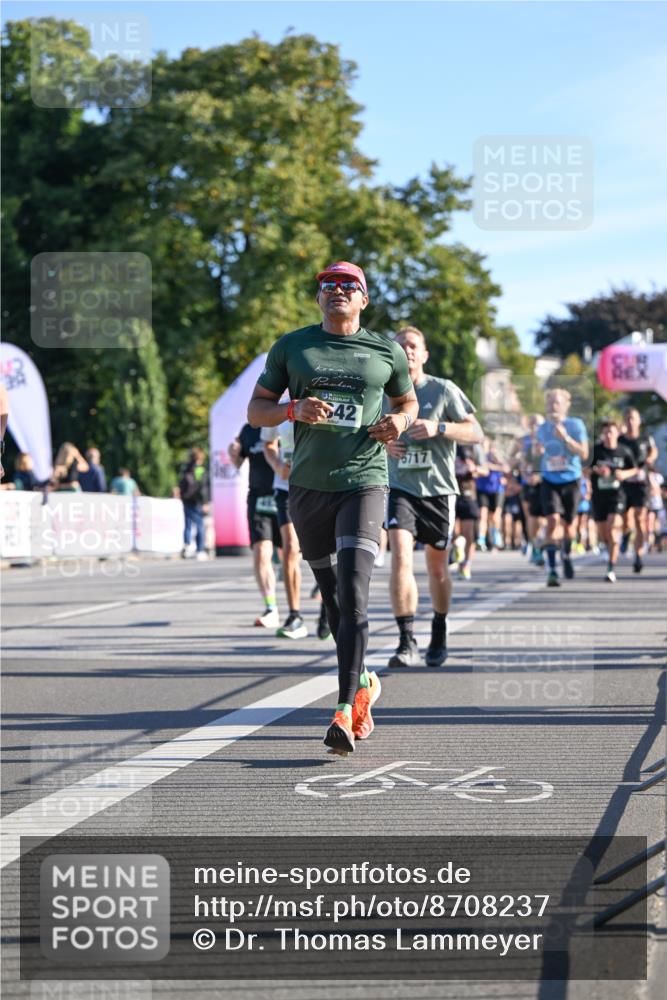 07.09.2025 - BARMER Alsterlauf Dr. Thomas Lammeyer http://msf.ph/oto/8708237 07.09.2025 09:30:10 Laufen 42, 5717 meine-sportfotos.de