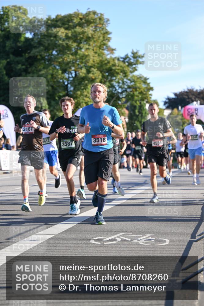 07.09.2025 - BARMER Alsterlauf Dr. Thomas Lammeyer http://msf.ph/oto/8708260 07.09.2025 09:30:14 Laufen 3167, 4612, 3587, 3518, 734, 4535 meine-sportfotos.de