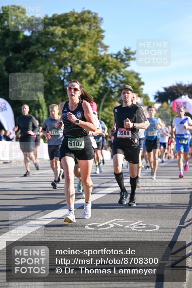 07.09.2025 - BARMER Alsterlauf Dr. Thomas Lammeyer http://msf.ph/oto/8708300 07.09.2025 09:30:20 Laufen 6107, 3588, 4340 meine-sportfotos.de