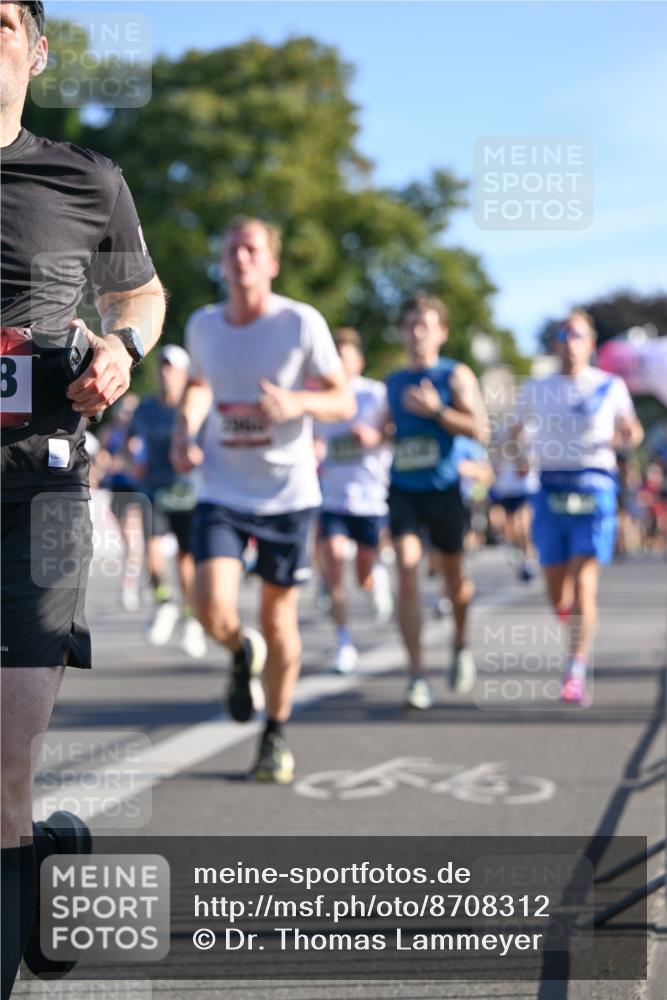 07.09.2025 - BARMER Alsterlauf Dr. Thomas Lammeyer http://msf.ph/oto/8708312 07.09.2025 09:30:22 Laufen 8, 35 meine-sportfotos.de