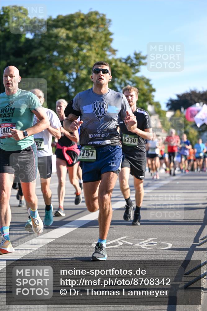 07.09.2025 - BARMER Alsterlauf Dr. Thomas Lammeyer http://msf.ph/oto/8708342 07.09.2025 09:30:28 Laufen 240, 87, 757, 5230 meine-sportfotos.de