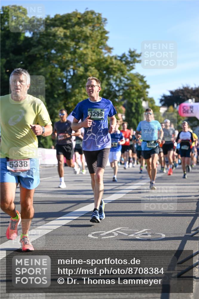 07.09.2025 - BARMER Alsterlauf Dr. Thomas Lammeyer http://msf.ph/oto/8708384 07.09.2025 09:30:36 Laufen 5338, 3299, 3, 5905 meine-sportfotos.de