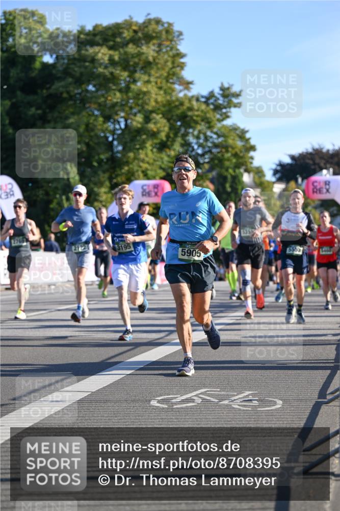 07.09.2025 - BARMER Alsterlauf Dr. Thomas Lammeyer http://msf.ph/oto/8708395 07.09.2025 09:30:37 Laufen 3195, 5553, 5460, 5905 meine-sportfotos.de