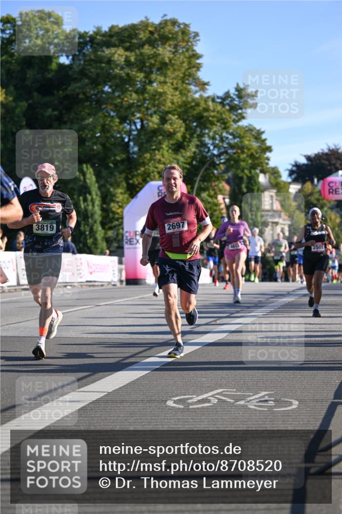 07.09.2025 - BARMER Alsterlauf Dr. Thomas Lammeyer http://msf.ph/oto/8708520 07.09.2025 09:31:00 Laufen 3819, 2697, 2501 meine-sportfotos.de