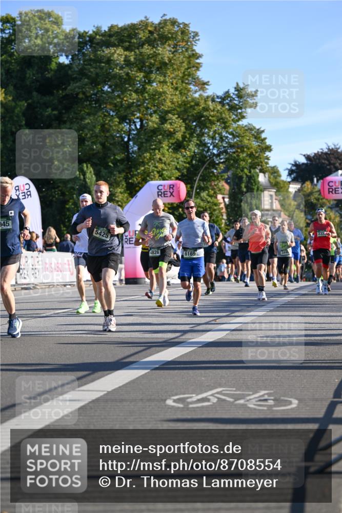07.09.2025 - BARMER Alsterlauf Dr. Thomas Lammeyer http://msf.ph/oto/8708554 07.09.2025 09:31:07 Laufen 945, 579, 5425, 4826, 6169, 3449, 232 meine-sportfotos.de