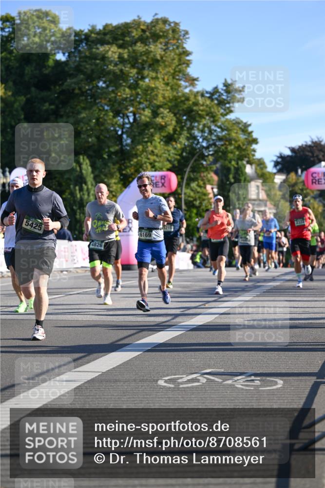 07.09.2025 - BARMER Alsterlauf Dr. Thomas Lammeyer http://msf.ph/oto/8708561 07.09.2025 09:31:08 Laufen 5425, 6169, 4826 meine-sportfotos.de