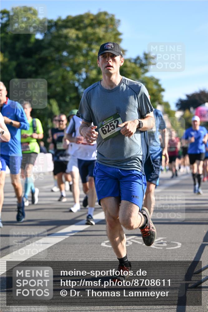 07.09.2025 - BARMER Alsterlauf Dr. Thomas Lammeyer http://msf.ph/oto/8708611 07.09.2025 09:31:16 Laufen 6, 6252 meine-sportfotos.de