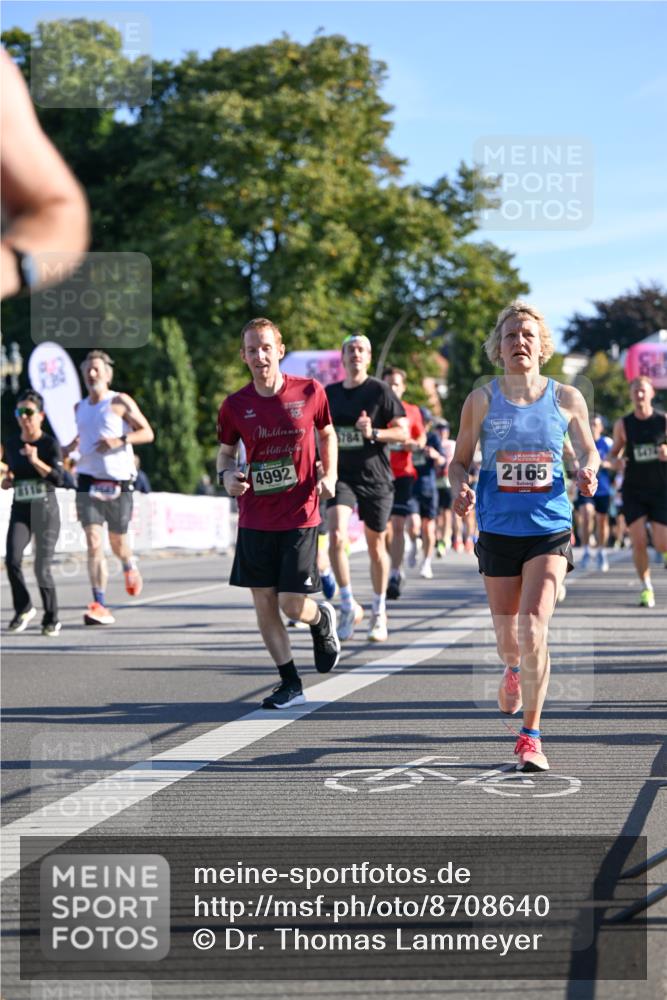 07.09.2025 - BARMER Alsterlauf Dr. Thomas Lammeyer http://msf.ph/oto/8708640 07.09.2025 09:31:21 Laufen 8119, 199, 4992, 784, 2165 meine-sportfotos.de