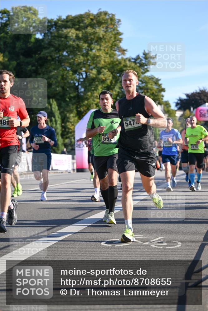 07.09.2025 - BARMER Alsterlauf Dr. Thomas Lammeyer http://msf.ph/oto/8708655 07.09.2025 09:31:24 Laufen 481, 5807, 59, 547, 5880 meine-sportfotos.de