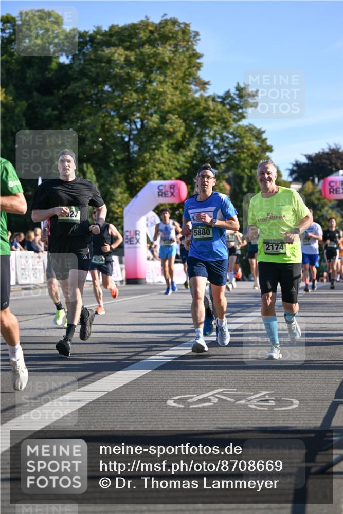 07.09.2025 - BARMER Alsterlauf Dr. Thomas Lammeyer http://msf.ph/oto/8708669 07.09.2025 09:31:26 Laufen 327, 5880, 2174 meine-sportfotos.de