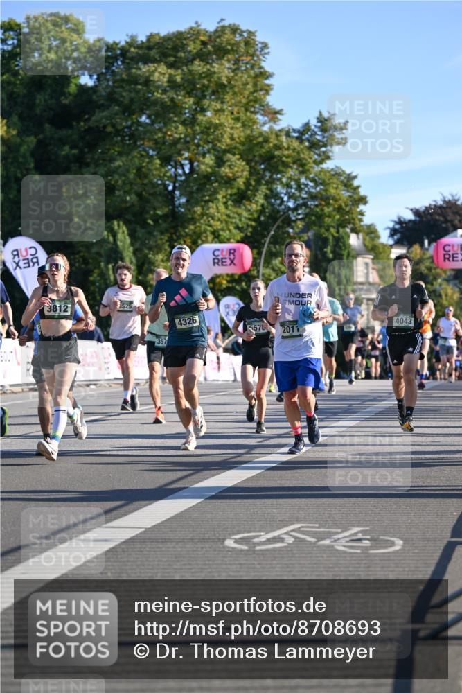 07.09.2025 - BARMER Alsterlauf Dr. Thomas Lammeyer http://msf.ph/oto/8708693 07.09.2025 09:31:30 Laufen 3812, 525, 357, 4326, 4043, 5575, 2011 meine-sportfotos.de