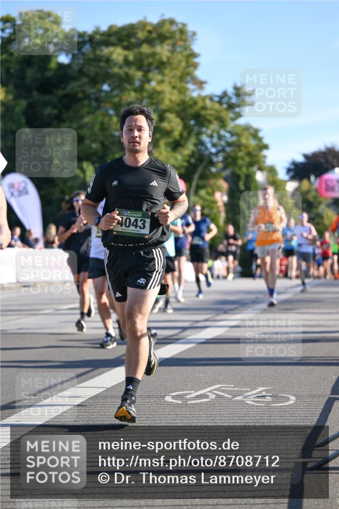 07.09.2025 - BARMER Alsterlauf Dr. Thomas Lammeyer http://msf.ph/oto/8708712 07.09.2025 09:31:33 Laufen 4043 meine-sportfotos.de