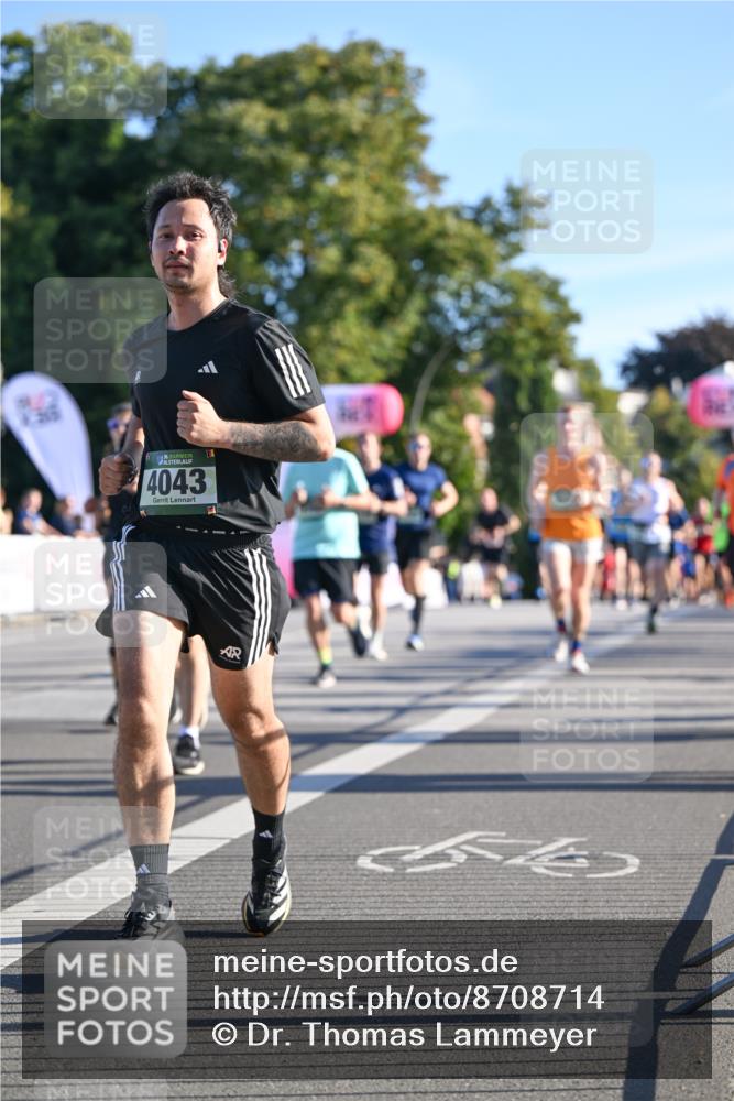 07.09.2025 - BARMER Alsterlauf Dr. Thomas Lammeyer http://msf.ph/oto/8708714 07.09.2025 09:31:33 Laufen 4043 meine-sportfotos.de
