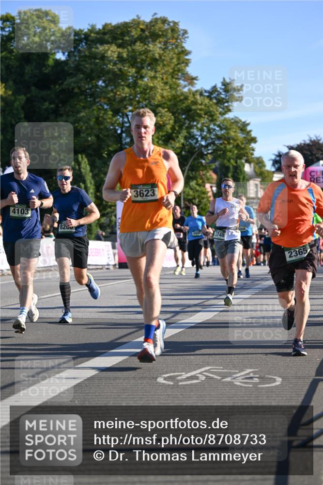 07.09.2025 - BARMER Alsterlauf Dr. Thomas Lammeyer http://msf.ph/oto/8708733 07.09.2025 09:31:36 Laufen 4103, 8200, 3623, 3749, 64, 2365 meine-sportfotos.de