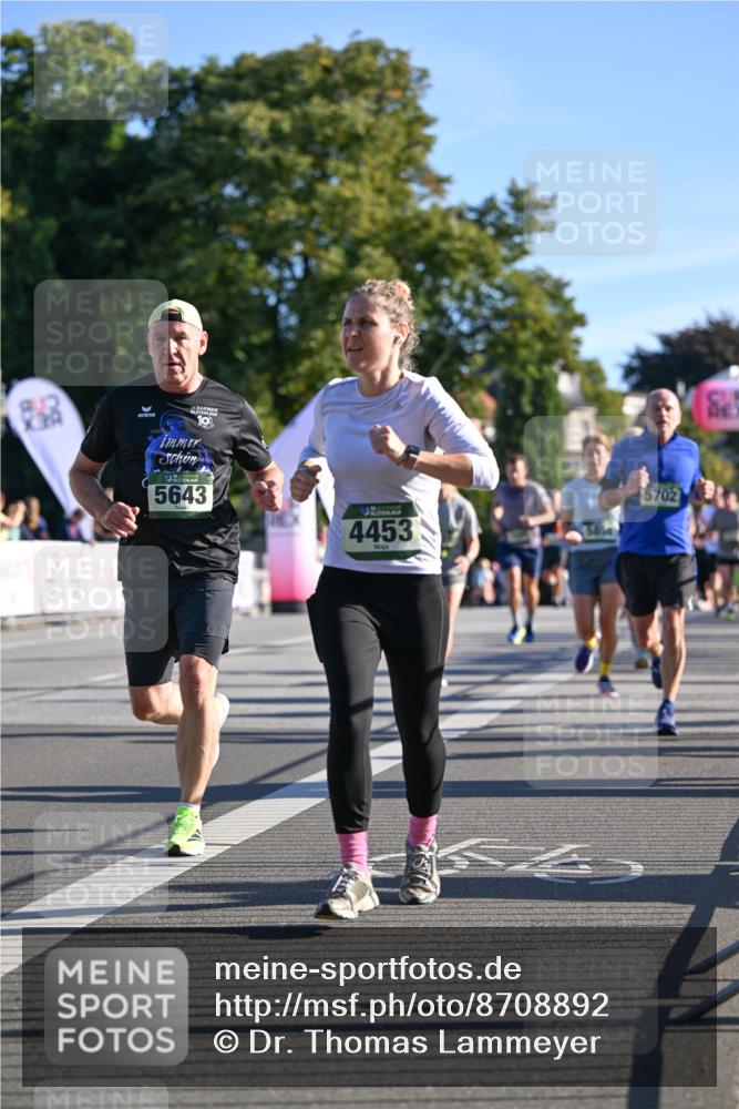 07.09.2025 - BARMER Alsterlauf Dr. Thomas Lammeyer http://msf.ph/oto/8708892 07.09.2025 09:32:04 Laufen 10, 5643, 4453, 5702 meine-sportfotos.de
