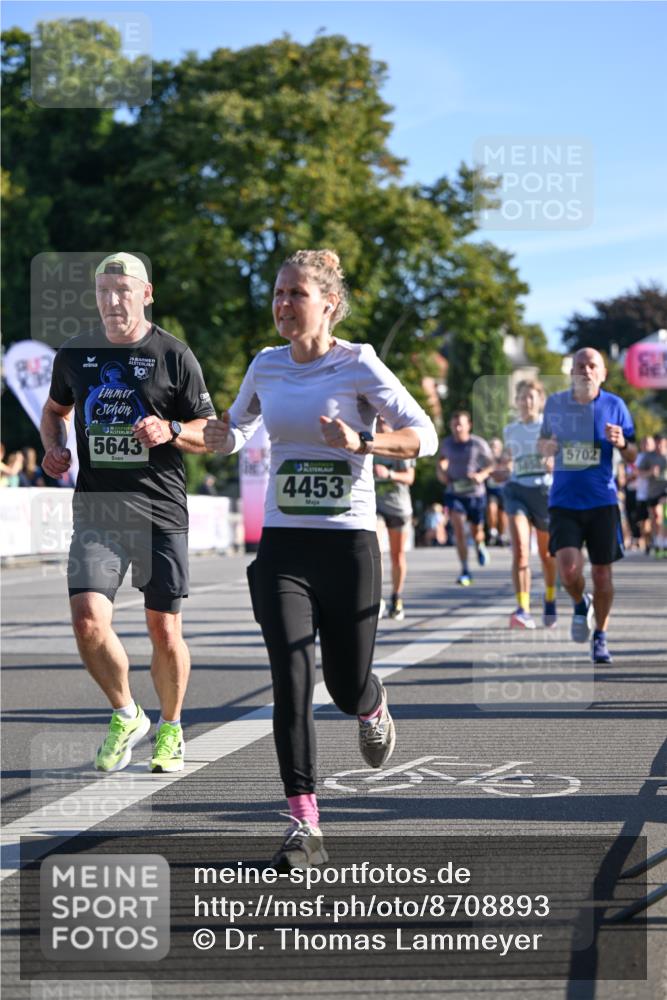07.09.2025 - BARMER Alsterlauf Dr. Thomas Lammeyer http://msf.ph/oto/8708893 07.09.2025 09:32:04 Laufen 10, 5643, 4453, 5702 meine-sportfotos.de