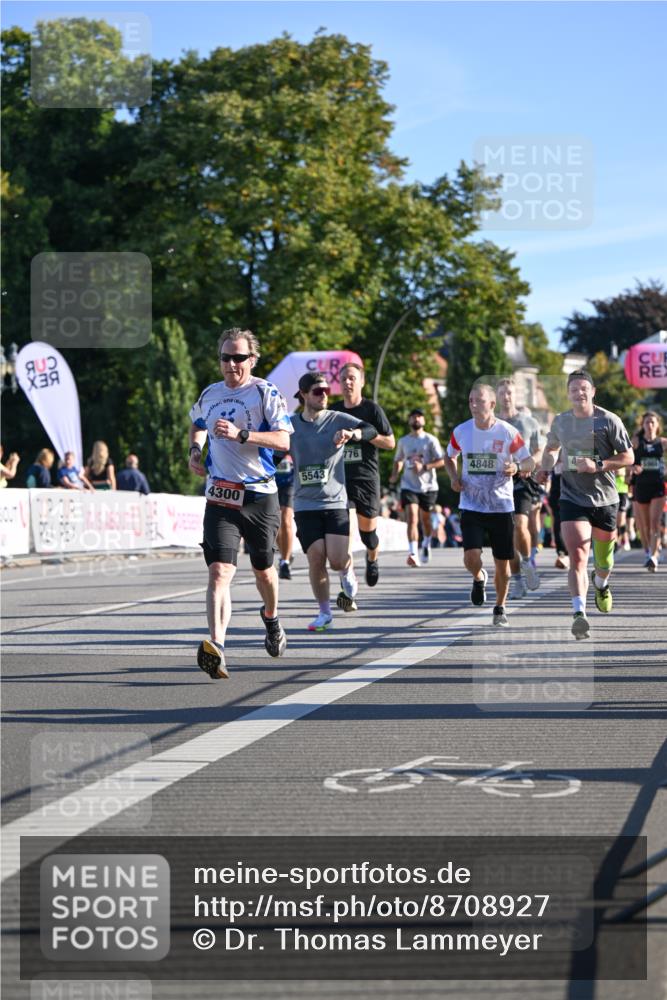 07.09.2025 - BARMER Alsterlauf Dr. Thomas Lammeyer http://msf.ph/oto/8708927 07.09.2025 09:32:10 Laufen 4300, 5543, 776, 4848 meine-sportfotos.de