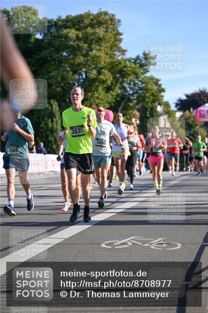 07.09.2025 - BARMER Alsterlauf Dr. Thomas Lammeyer http://msf.ph/oto/8708977 07.09.2025 09:32:17 Laufen 2569, 1510, 3835, 5886, 4267 meine-sportfotos.de