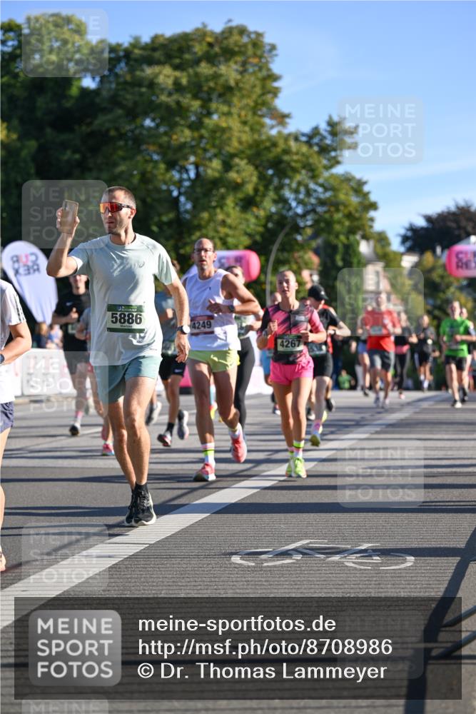 07.09.2025 - BARMER Alsterlauf Dr. Thomas Lammeyer http://msf.ph/oto/8708986 07.09.2025 09:32:18 Laufen 5886, 4249, 4267 meine-sportfotos.de