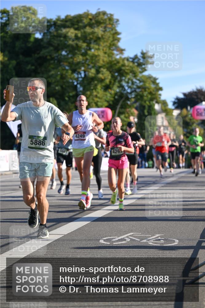 07.09.2025 - BARMER Alsterlauf Dr. Thomas Lammeyer http://msf.ph/oto/8708988 07.09.2025 09:32:19 Laufen 5886, 4249, 426 meine-sportfotos.de