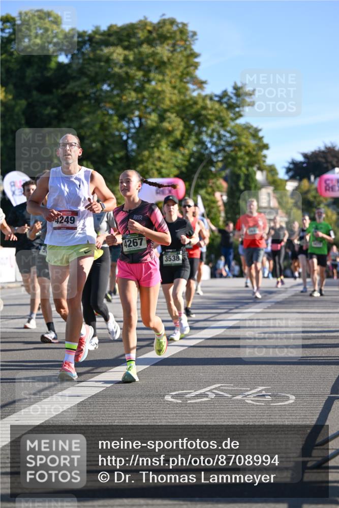 07.09.2025 - BARMER Alsterlauf Dr. Thomas Lammeyer http://msf.ph/oto/8708994 07.09.2025 09:32:19 Laufen 5, 4249, 4267, 3538 meine-sportfotos.de