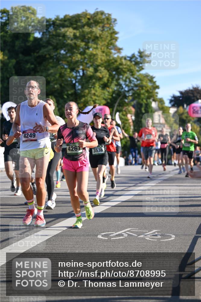 07.09.2025 - BARMER Alsterlauf Dr. Thomas Lammeyer http://msf.ph/oto/8708995 07.09.2025 09:32:20 Laufen 4249, 36, 4267, 3538 meine-sportfotos.de