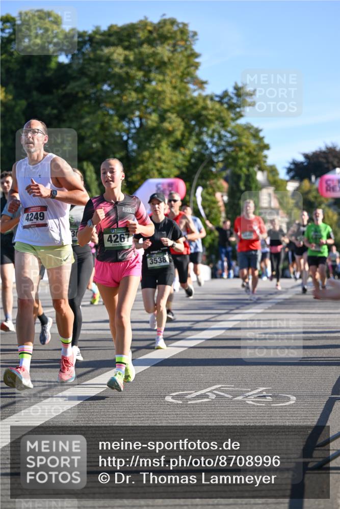 07.09.2025 - BARMER Alsterlauf Dr. Thomas Lammeyer http://msf.ph/oto/8708996 07.09.2025 09:32:20 Laufen 4249, 200, 4267, 3538 meine-sportfotos.de
