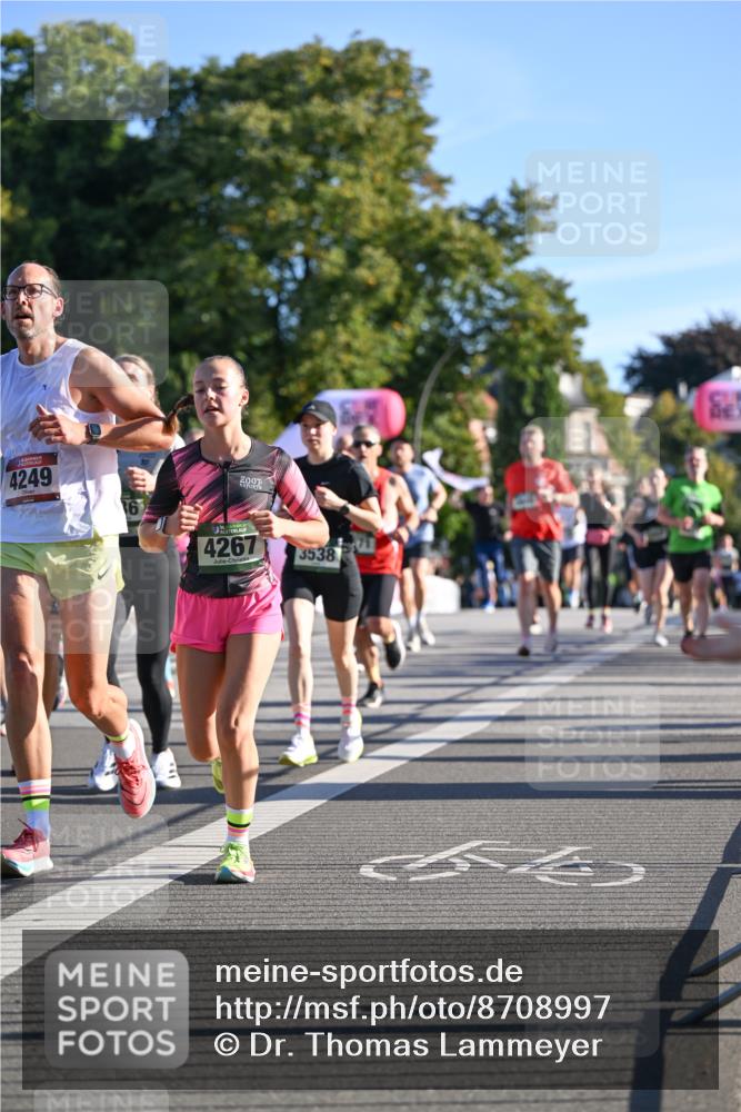 07.09.2025 - BARMER Alsterlauf Dr. Thomas Lammeyer http://msf.ph/oto/8708997 07.09.2025 09:32:20 Laufen 4249, 4267, 3538 meine-sportfotos.de