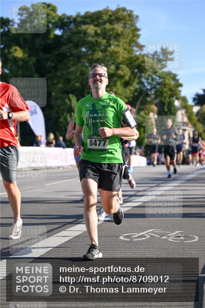 07.09.2025 - BARMER Alsterlauf Dr. Thomas Lammeyer http://msf.ph/oto/8709012 07.09.2025 09:32:24 Laufen 8477 meine-sportfotos.de